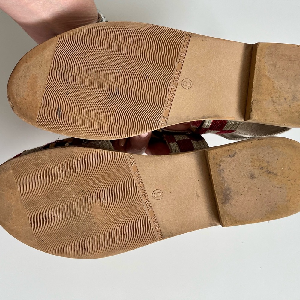 Mochari Sandals• Sz 6 - Picture 16 of 16